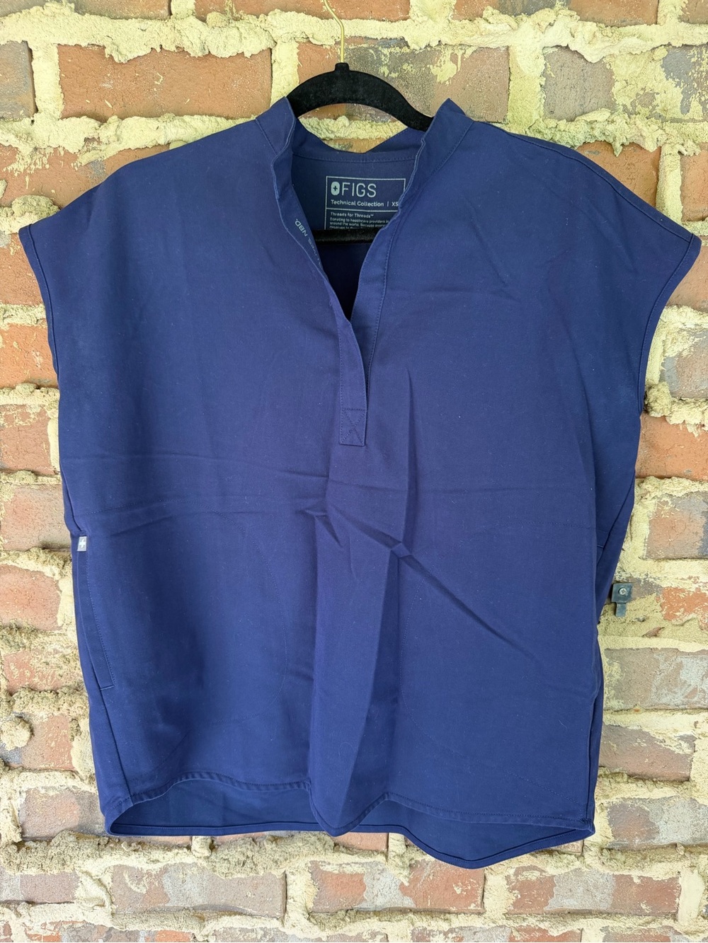 FIGS Women’s Navy Rafaela Oversized Scrub Top Style# WXXSW1003